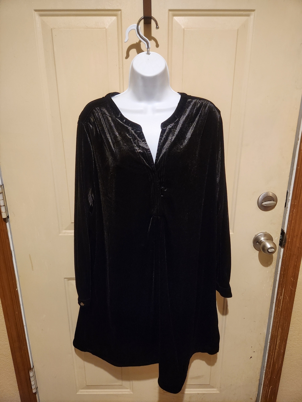 Terra & Sky Black Velvet Long-Sleeve Tunic